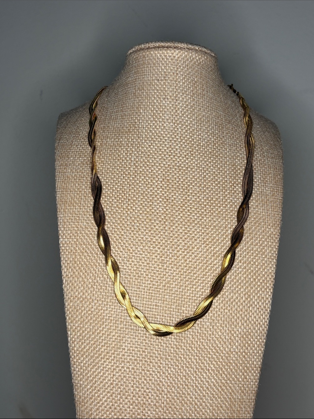 Elegant Twisted goldtone Necklace adjustable